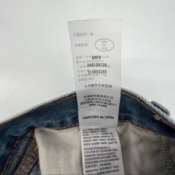 Hollister Women's Distressed Frayed Hem Jean Shorts Size w3/26 - Picture 8 of 12